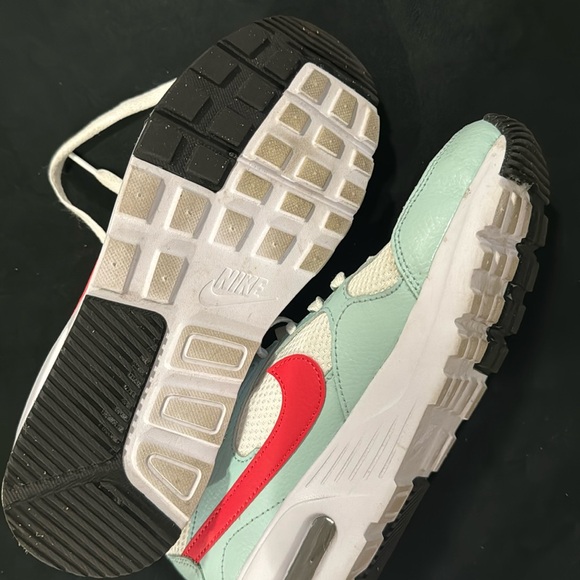 Nike Air Women’s Sneakers - Picture 3 of 3